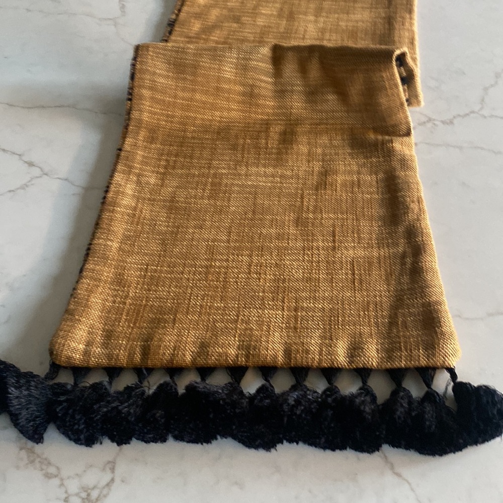 Gorgeous table runner - Picture 5 of 5